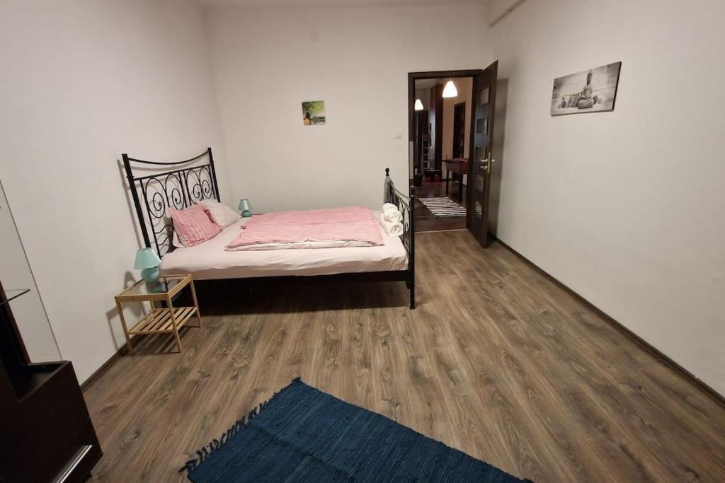 Perfect Located Flat With Gametable Apartamento *
