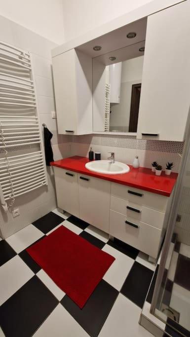 Perfect Located Flat With Gametable * בודפשט