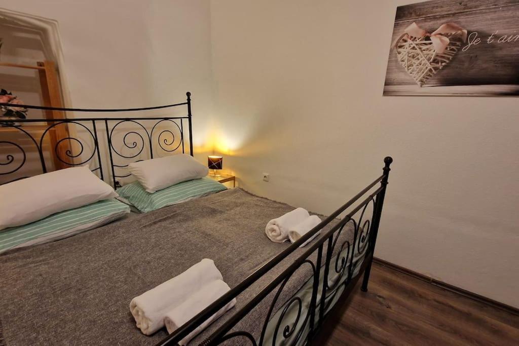 Apartament Perfect Located Flat With Gametable